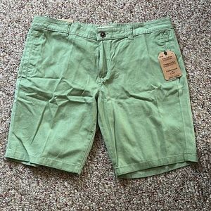 Men’s NWT Green Flat Front Shorts - size 38